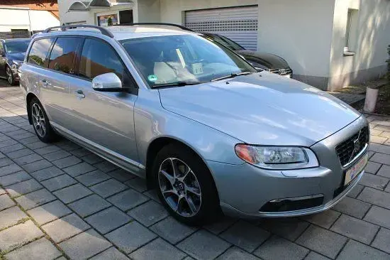 Gebraucht Volvo V70 Momentum 145 PS (106 kW) 2010 Electricsilver Kombi