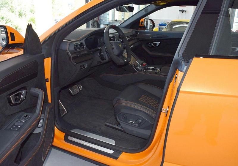 Gebraucht Lamborghini Urus 666 PS (489 kW) 2024 Arancio borealis SUV