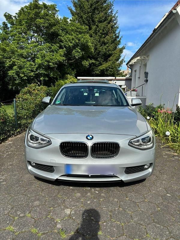 Silber Gebraucht 2013 BMW 116 Sport Line Kleinwagen | 6.950 € (Guter Preis) - Bild 1/4