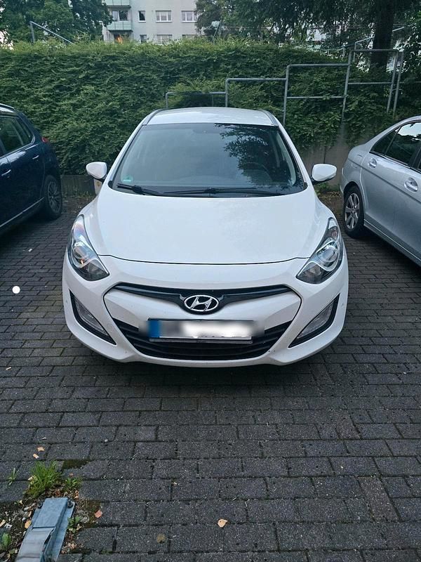Weiß Gebraucht 2015 Hyundai i30 Kombi | 6.700 € (Superpreis) - Bild 1/4