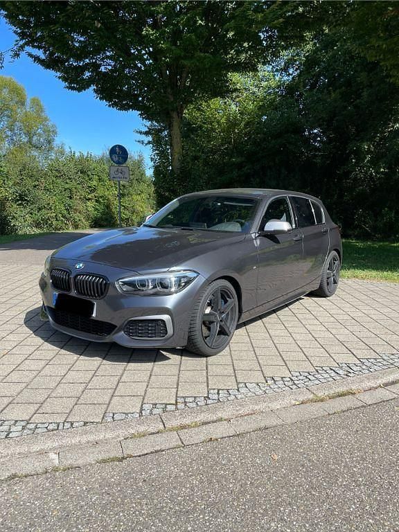 Grau Gebraucht 2018 BMW M140 M Sport Limousine | 33.500 € (Fairer Preis) - Bild 1/4