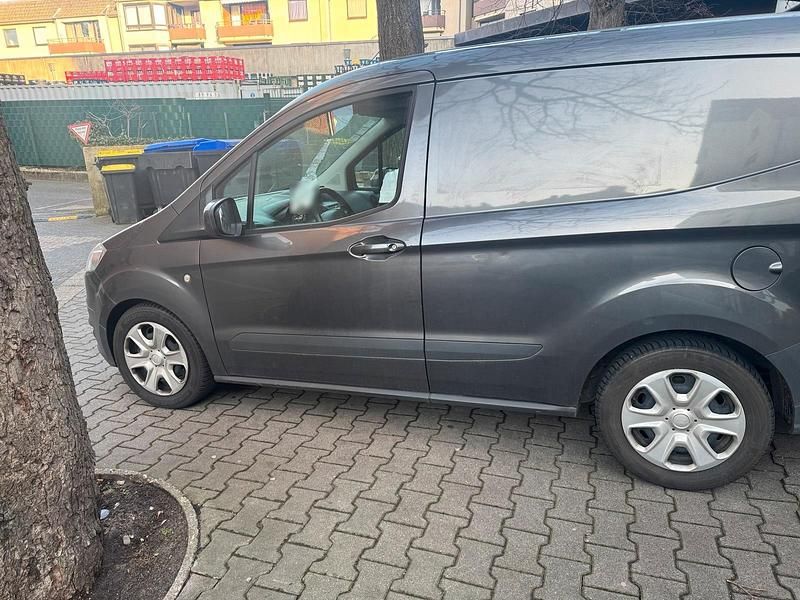 Gebraucht Ford Courier 2018 Grau Van / Kleinbus
