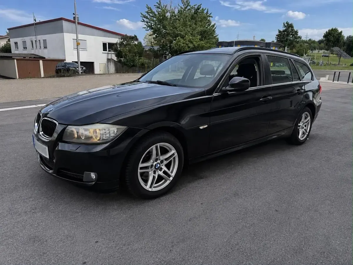 Gebraucht BMW 320 184 PS (135 kW) 2011 Schwarz Kombi