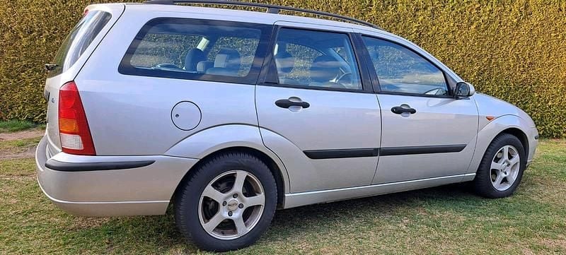 Gebraucht Ford Focus 116 PS (85 kW) 2002 Silber Kombi