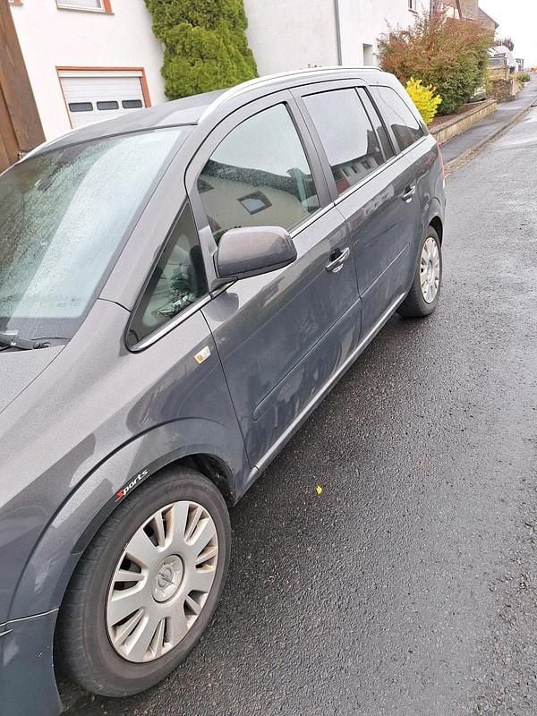 Gebraucht Opel Zafira 127 PS (93 kW) 2016 Silber Van / Kleinbus