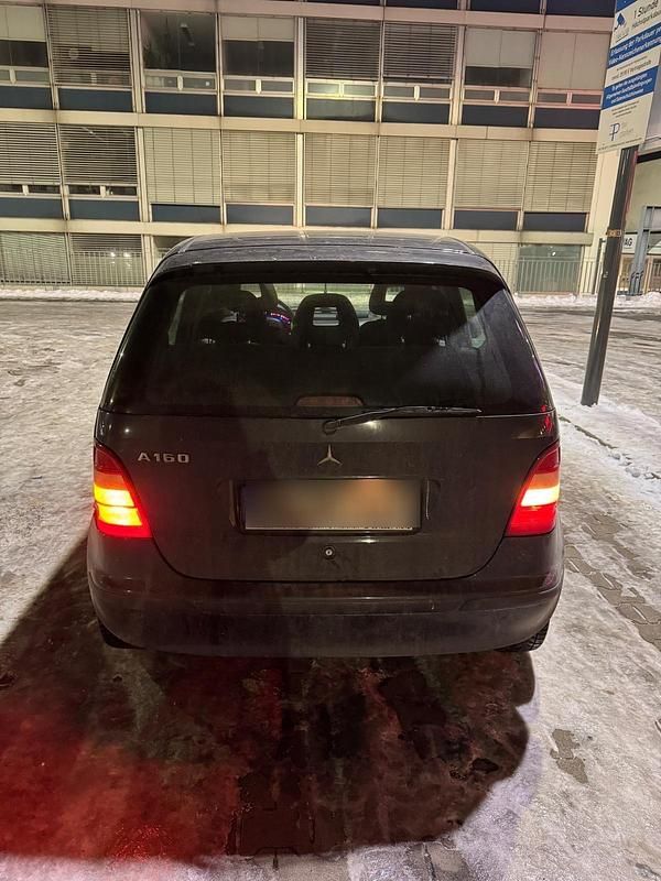 Schwarz Gebraucht 2002 Mercedes A160 Kleinwagen | 1.600 € (Fairer Preis) - Bild 1/4