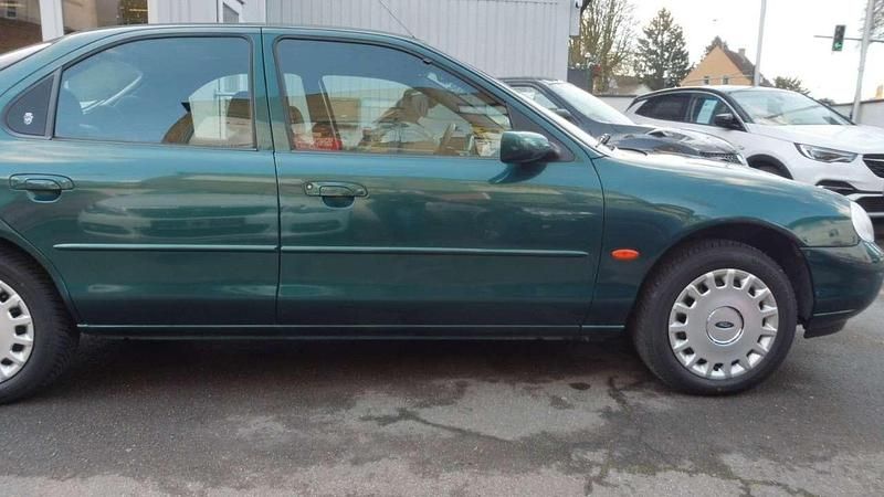 Gebraucht Ford Mondeo Ghia 131 PS (96 kW) 1997 Grün Limousine