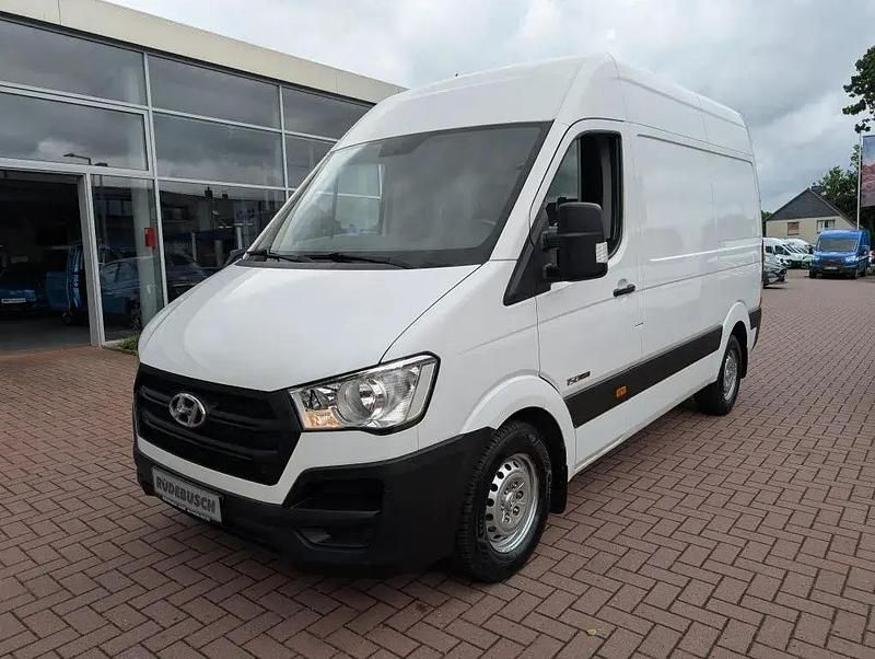Weiß Gebraucht 2016 Hyundai H 350 Van | 15.934 € (Teuer) - Bild 1/4
