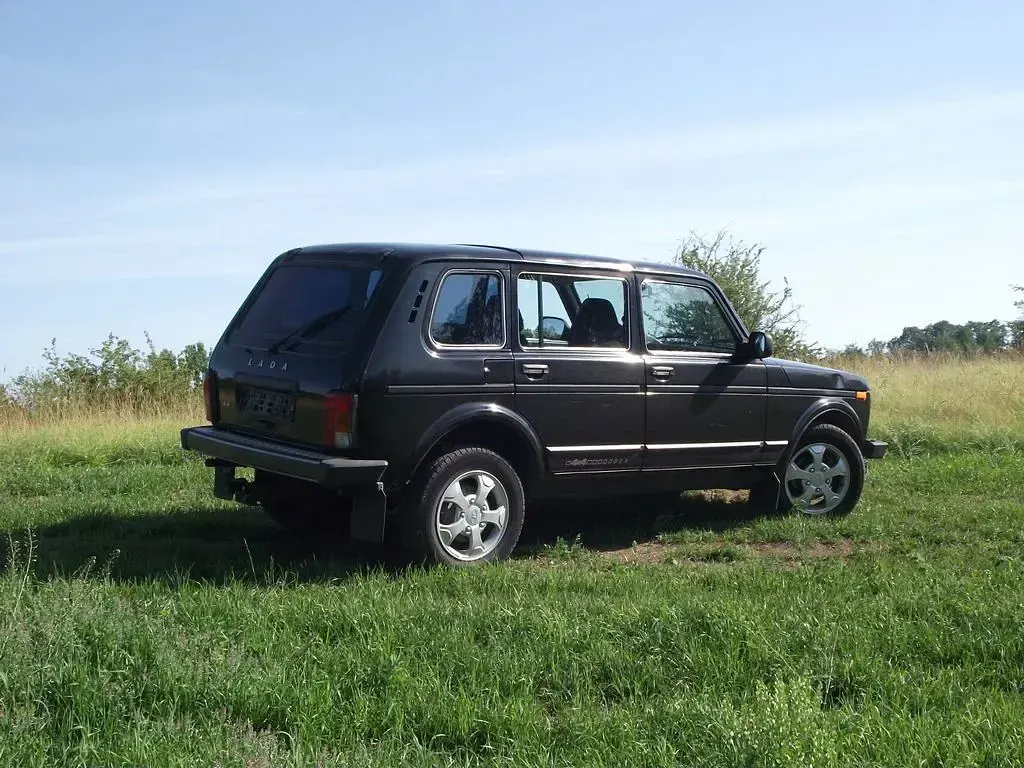Gebraucht Lada niva 83 PS (61 kW) 2017 Schwarz SUV