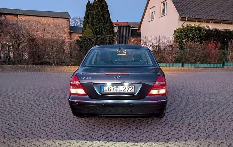 Gebraucht Mercedes E240 Elegance 177 PS (130 kW) 2005 Blau Limousine