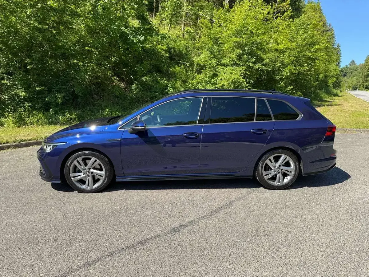 Gebraucht VW Golf VIII R-line 150 PS (110 kW) 2021 Blau Kombi