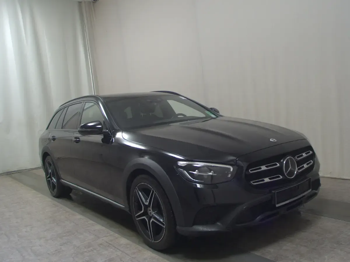 Gebraucht Mercedes E220 200 PS (147 kW) 2022 Schwarz