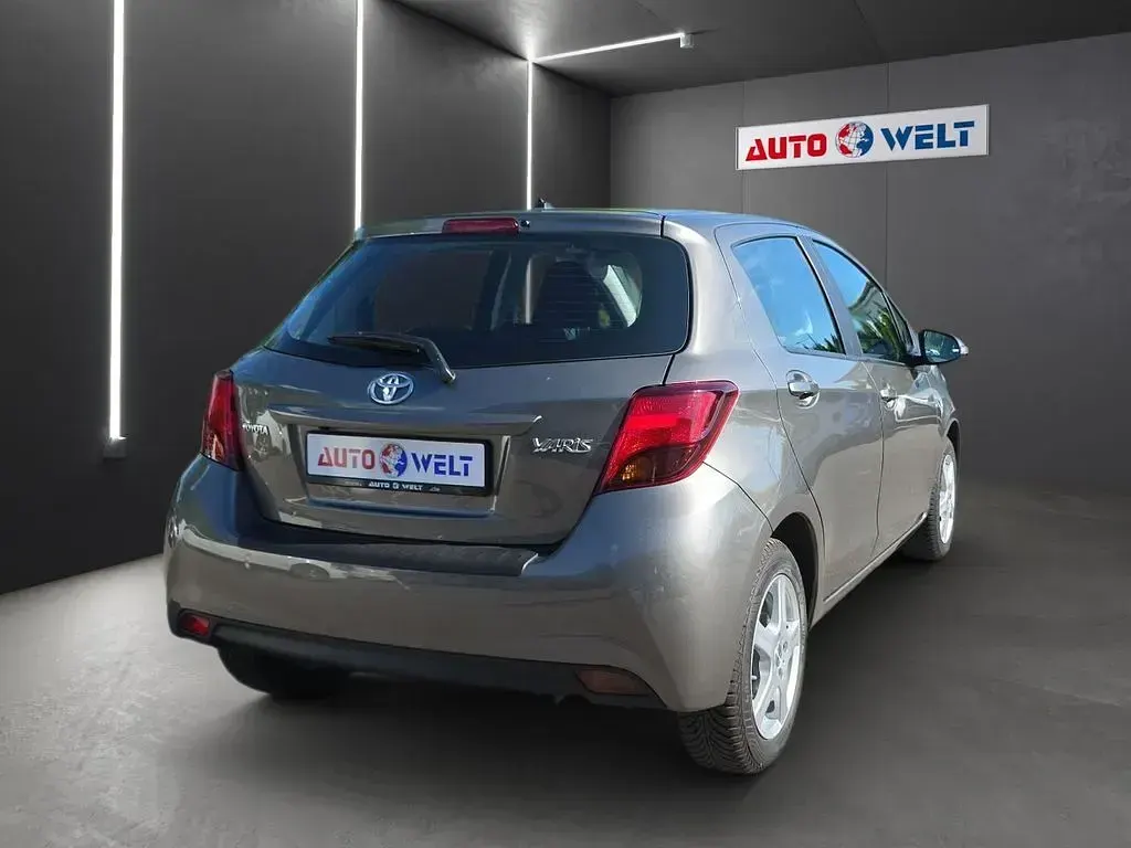 Gebraucht Toyota Yaris 99 PS (72 kW) 2016 Braun Limousine