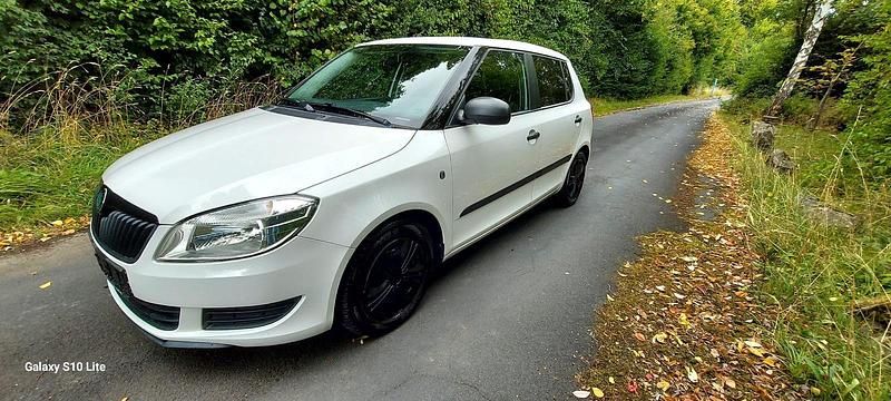 Weiß Gebraucht 2012 Skoda Fabia Kleinwagen | 3.450 € (Guter Preis) - Bild 1/4