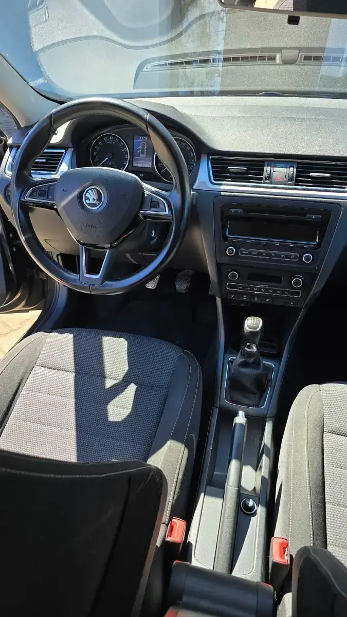 Occasion Skoda Rapid Elegance 90 ch (66 kW) 2014 Noir Citadine
