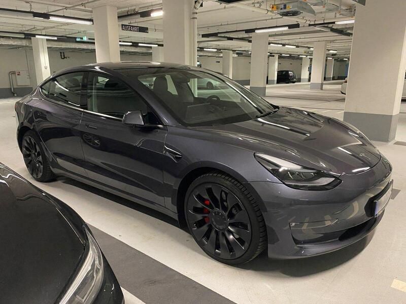 Grau Gebraucht 2022 Tesla Model 3 Performance Limousine | 34.490 € (Fairer Preis) - Bild 1/4