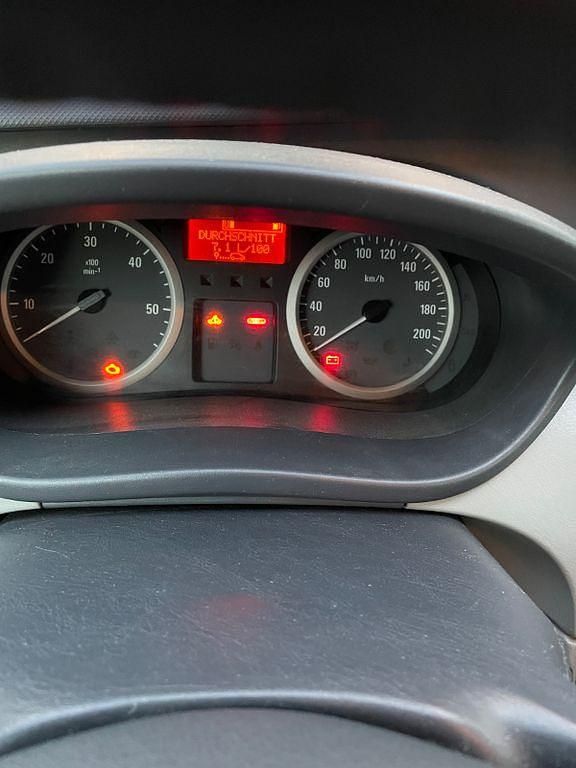 Grau Gebraucht 2011 Opel Vivaro Van | 12.700 € (Teuer) - Bild 1/4