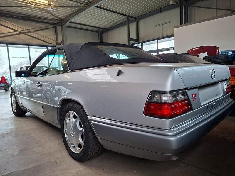 Gebraucht Mercedes E220 Sportline 150 PS (110 kW) 1995 Grau Cabrio