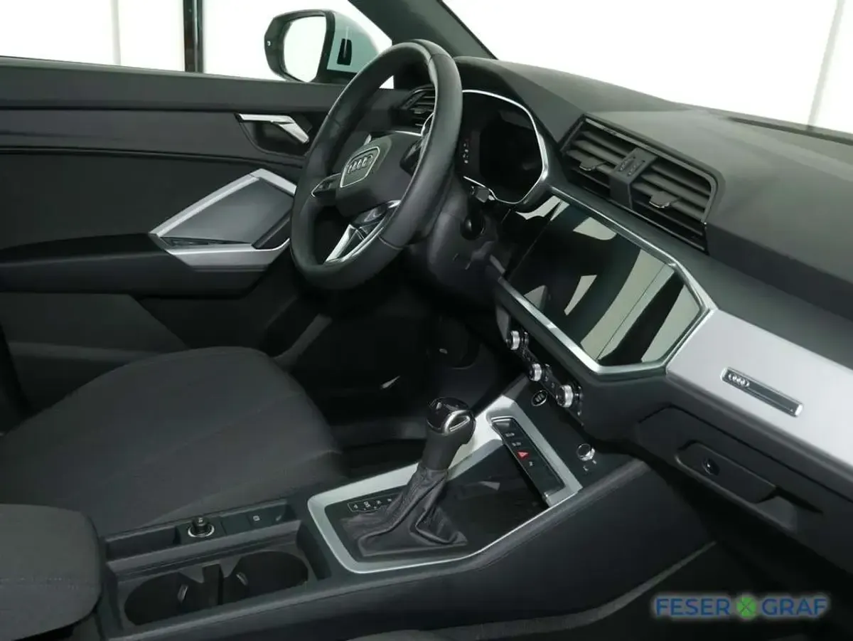 Gebraucht Audi Q3 S-Line 150 PS (110 kW) 2024 Gletscherweiß SUV