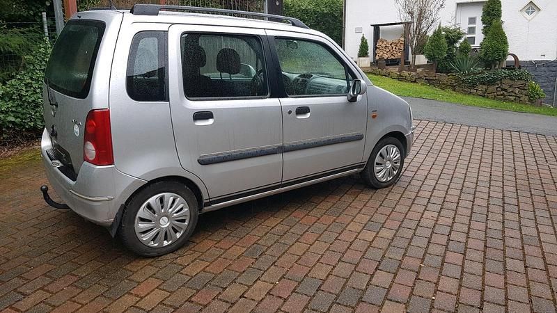 Gebraucht Opel Agila 58 PS (42 kW) 2000 Silber Van / Kleinbus