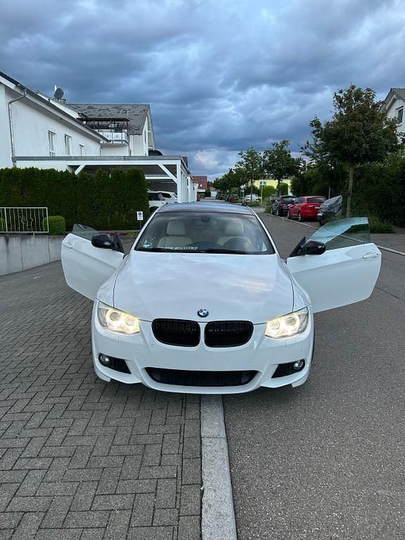 Weiß Gebraucht 2010 BMW 320 M Sport Coupé | 10.250 € (Fairer Preis) - Bild 1/4