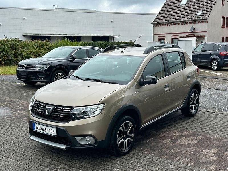 Gebraucht 2018 Dacia Sandero Celebration Kleinwagen | 8.950 € (Guter Preis) - Bild 1/4
