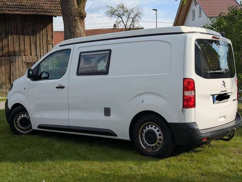 Weiß Gebraucht 2018 Citroën Jumpy Profi Van / Kleinbus | 27.755 € - Bild 1/4