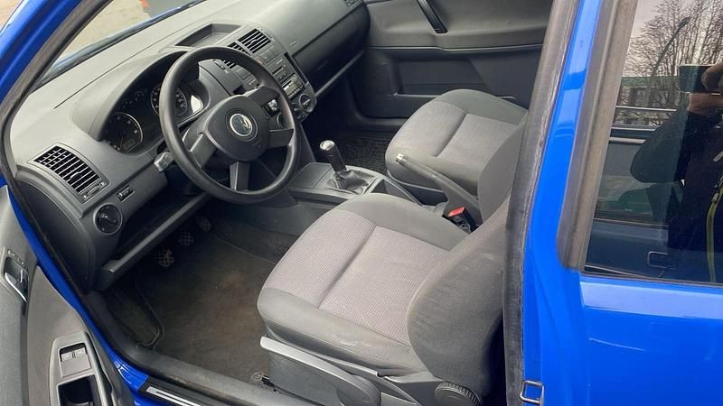 Gebraucht VW Polo 55 PS (40 kW) 2004 Blau Kleinwagen