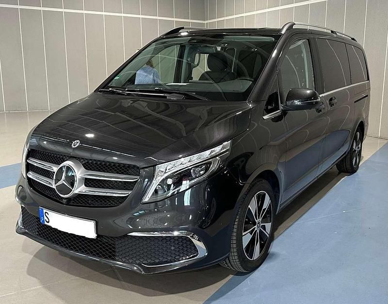 Schwarz Gebraucht 2022 Mercedes V220 Avantgarde Edition Van / Kleinbus | 59.500 € - Bild 1/4