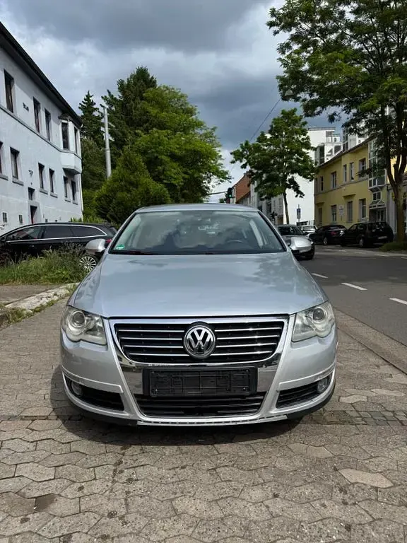 Second-hand VW Passat Sportline 140 CP (102 kW) 2008 Negru Berlinǎ