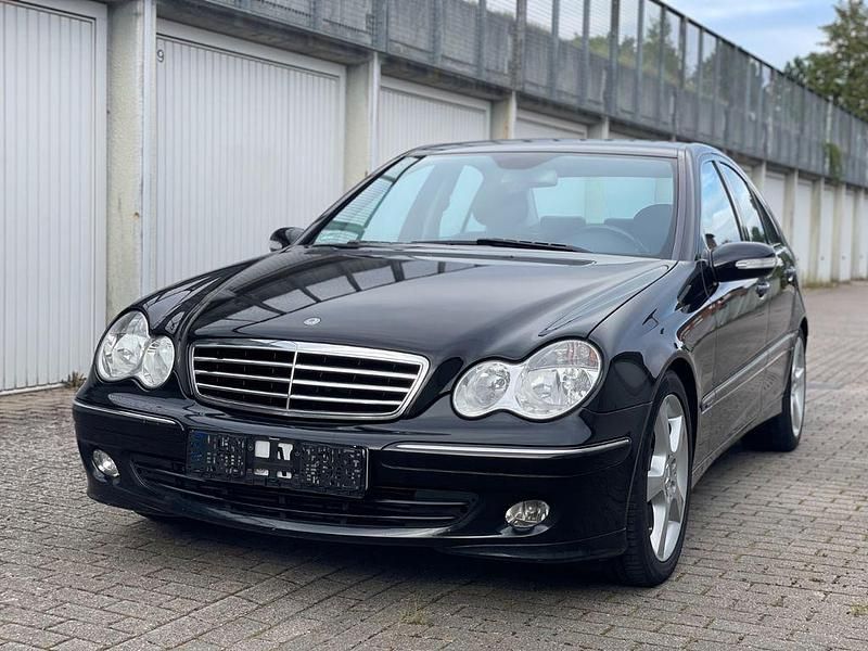 Schwarz Gebraucht 2005 Mercedes C220 Avantgarde Limousine | 3.500 € (Guter Preis) - Bild 1/4
