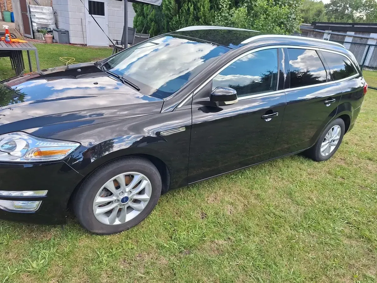 Gebraucht Ford Mondeo 163 PS (119 kW) 2014 Schwarz Kombi