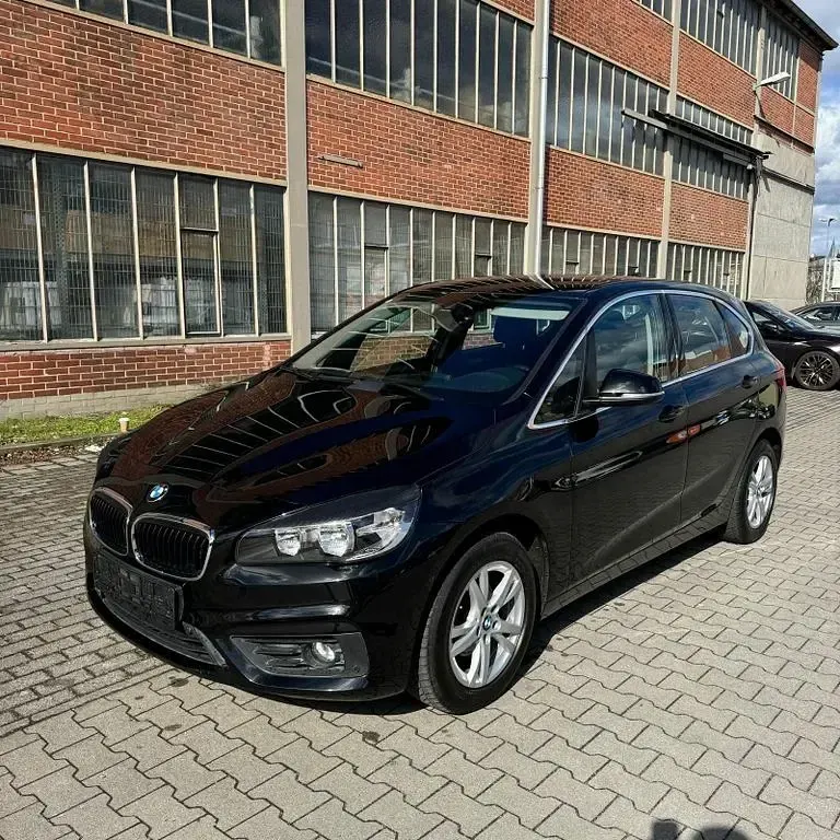 Gebraucht BMW 214 Active Tourer Basis 95 PS (69 kW) 2015 Schwarz Van / Kleinbus