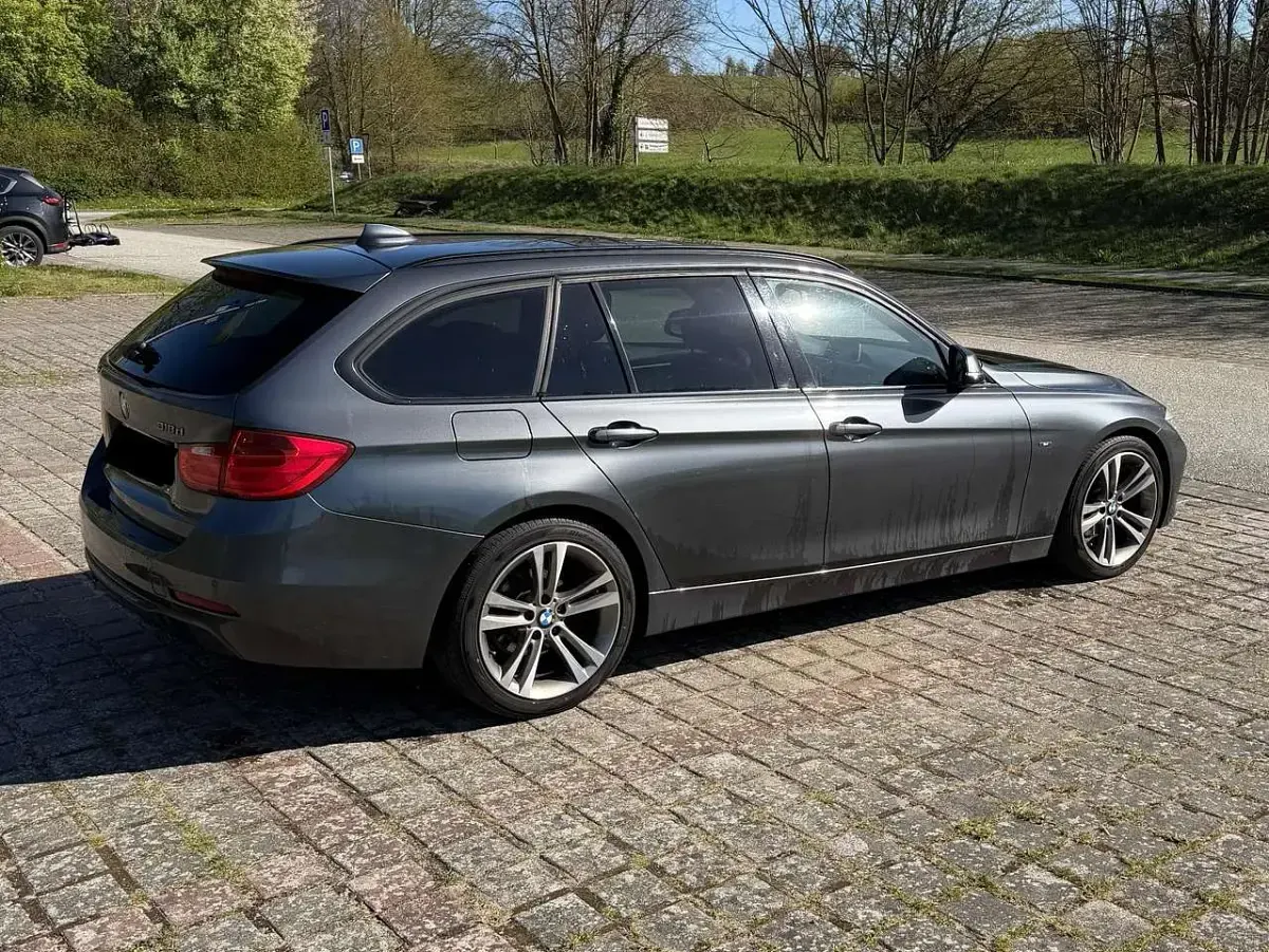 Gebraucht BMW 318 Sport Line 143 PS (105 kW) 2013 Grau Kombi