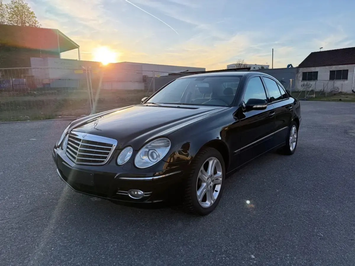 Gebraucht Mercedes E280 190 PS (139 kW) 2007 Schwarz Limousine