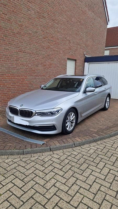 Grau Gebraucht 2017 BMW 530 Sport Line Kombi | 17.999 € (Fairer Preis) - Bild 1/4