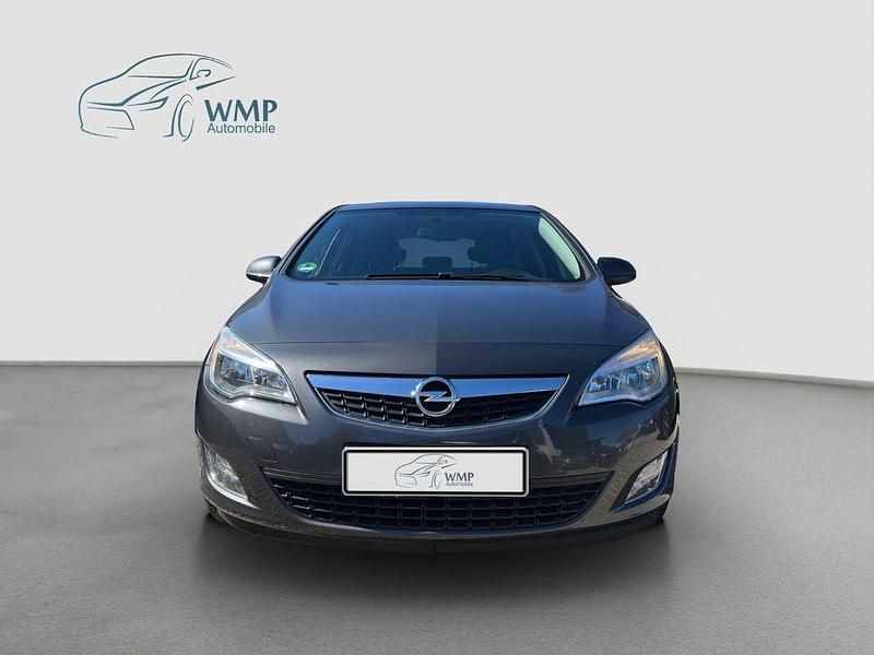 Gebraucht Opel Astra Edition 101 PS (74 kW) 2012 Grau Limousine