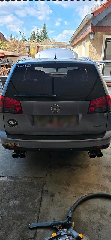 Second-hand Opel Vectra 155 CP (114 kW) 2004 Argintiu Break