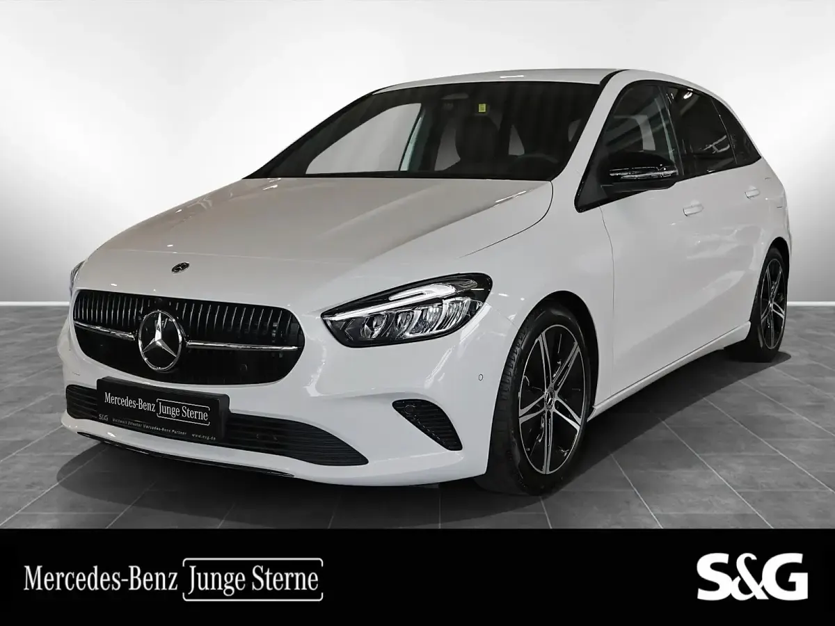 Gebraucht Mercedes B200 Night 163 PS (119 kW) 2025 Kleinwagen