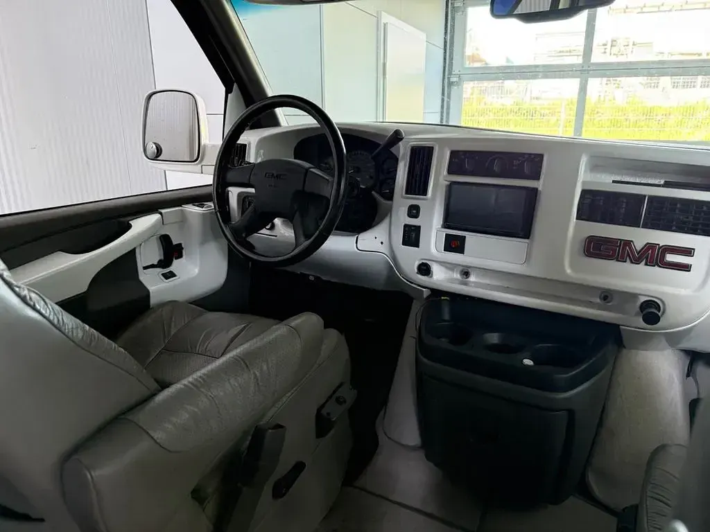 Gebraucht GMC Savana 290 PS (213 kW) 2004 Weiß Van / Kleinbus