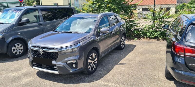 Grau Gebraucht 2024 Suzuki SX4 S-Cross Comfort+ SUV | 24.600 € (Fairer Preis) - Bild 1/4