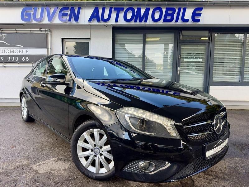 Schwarz Gebraucht 2013 Mercedes A180 Limousine | 12.900 € (Fairer Preis) - Bild 1/4