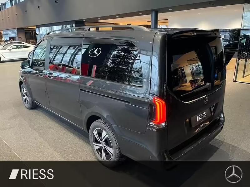 Gebraucht Mercedes V220 Style 163 PS (119 kW) 2026 Grau Van / Kleinbus