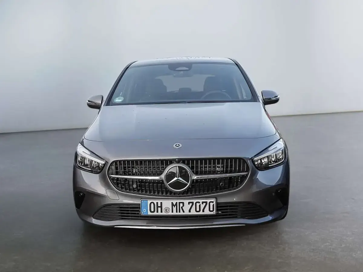 Gebraucht Mercedes B200 Progressive 163 PS (119 kW) 2025 Metalliclack mountaingrau Kleinwagen