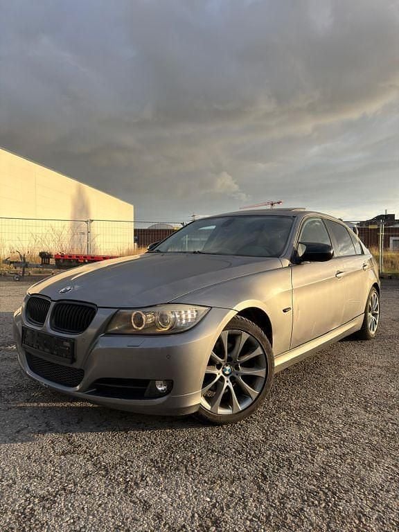 Gebraucht BMW 318 143 PS (105 kW) 2009 Grau Limousine