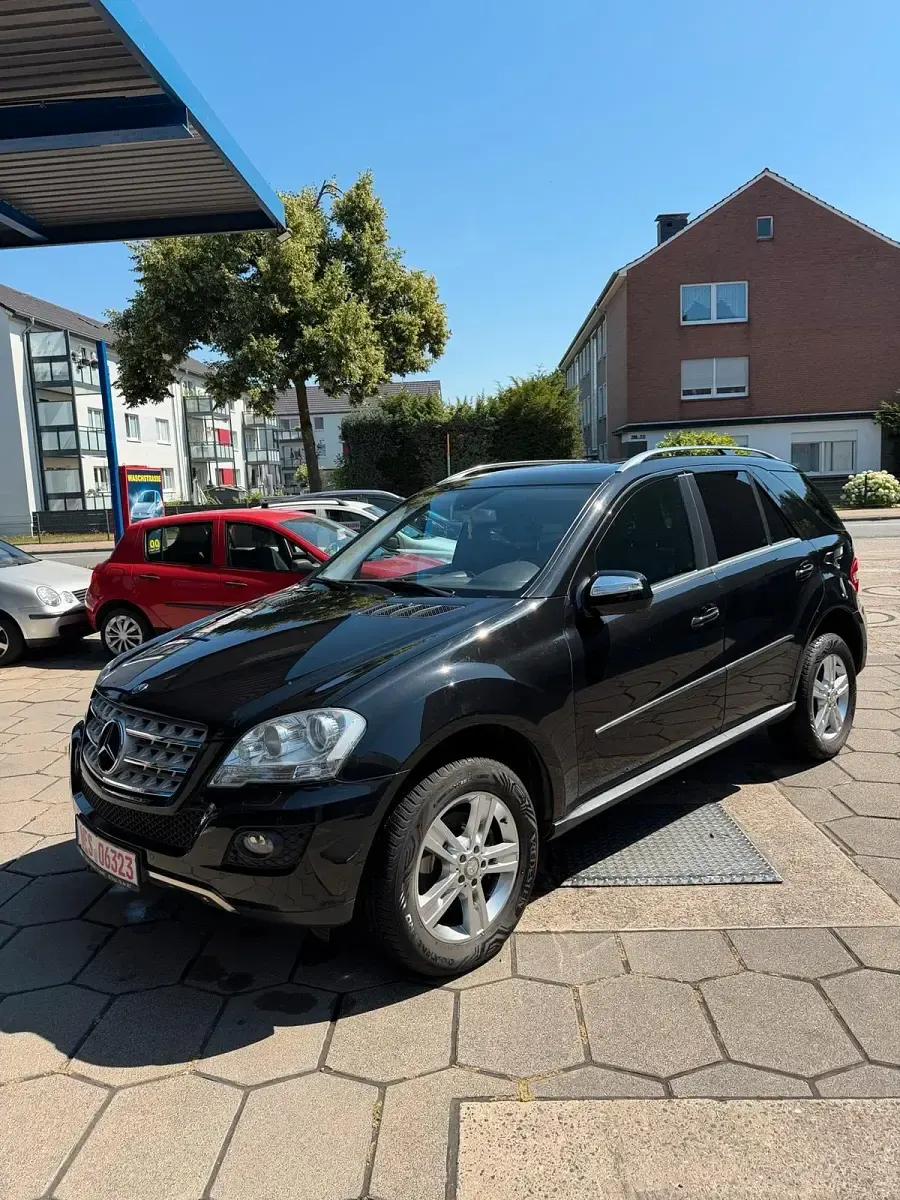 Gebraucht Mercedes ML350 190 PS (139 kW) 2009 Schwarz SUV