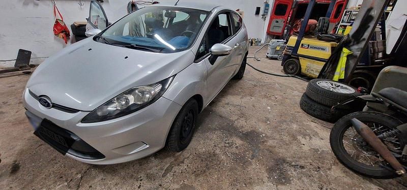 Gebraucht Ford Fiesta 60 PS (44 kW) 2009 Silber Kleinwagen