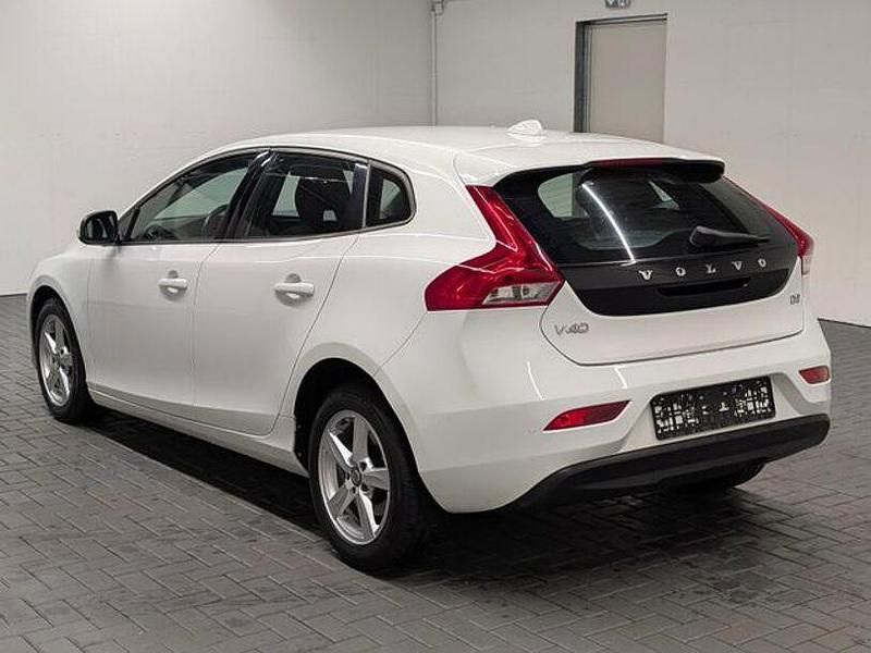 Gebraucht Volvo V40 120 PS (88 kW) 2016 Solidweiss Kombi