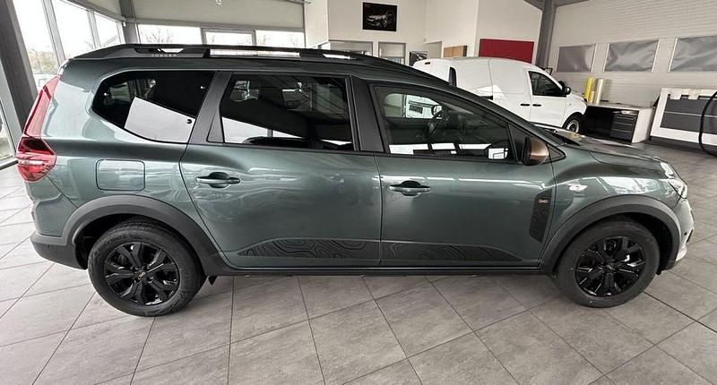 Neu Dacia Jogger Extreme 140 PS (102 kW) 2025 Grün Van / Kleinbus
