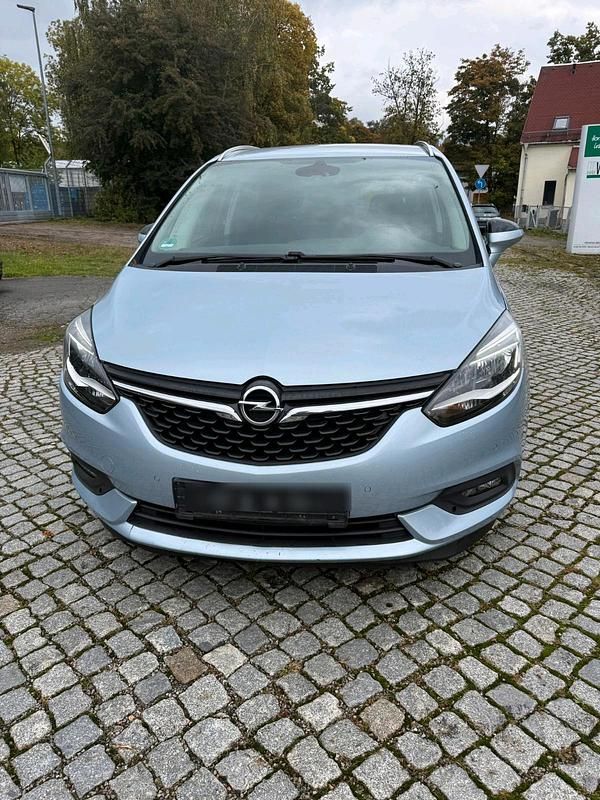 Grau Gebraucht 2017 Opel Zafira Active Van / Kleinbus | 7.900 € (Superpreis) - Bild 1/4